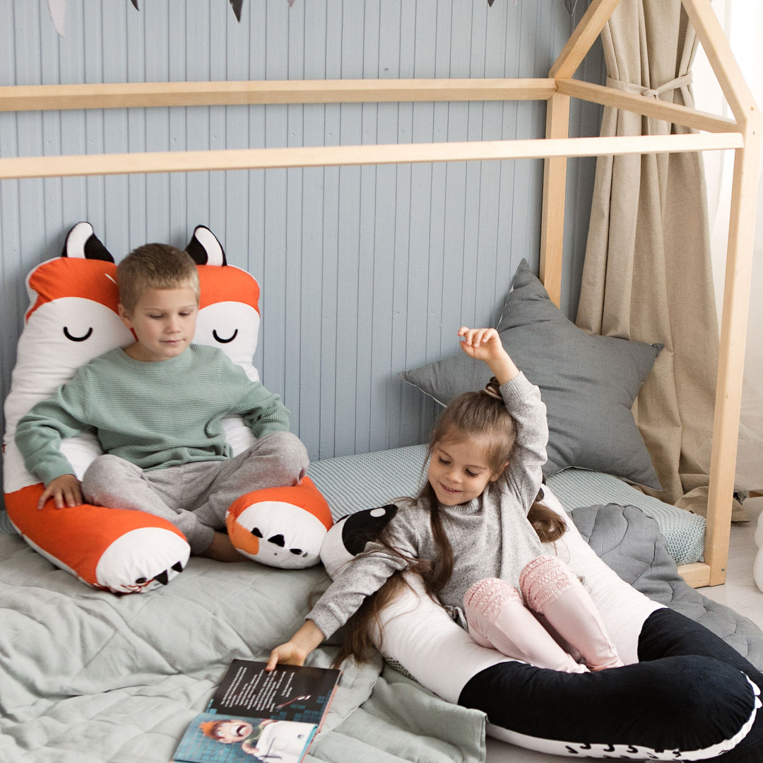 Zacht vos & panda kinderkussen in kinderkamer voor een comfortabele slaap